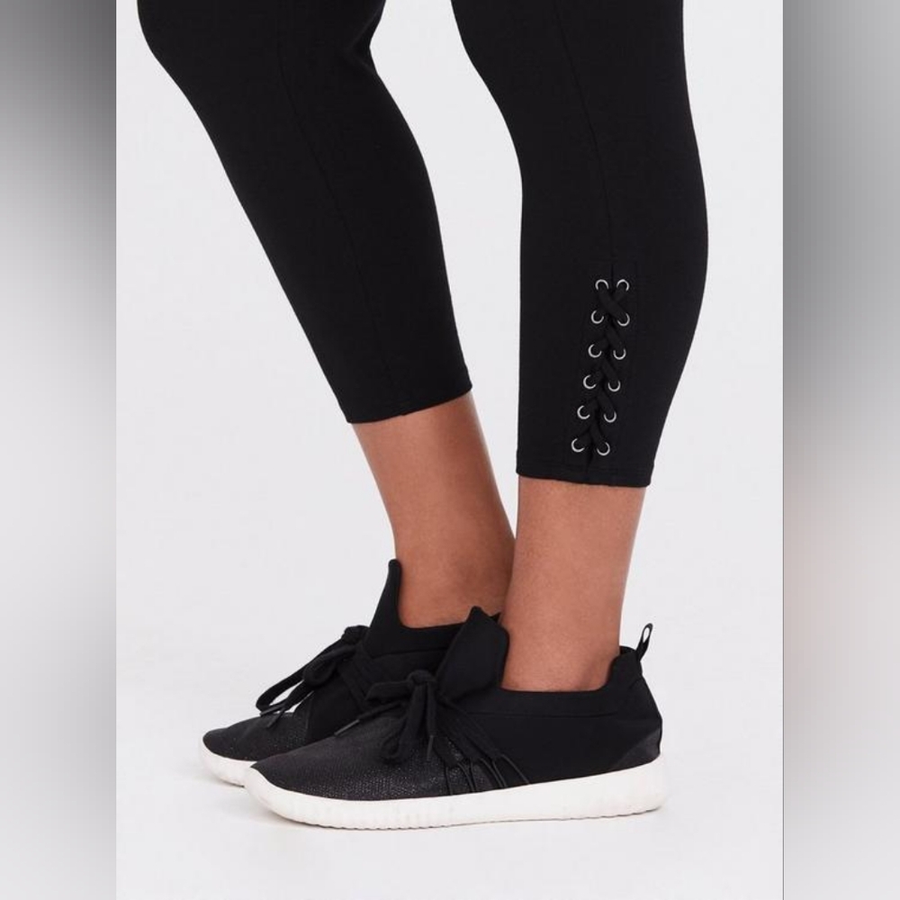 Crop Premium Legging - Lace-Up Black - Picture 1 of 6